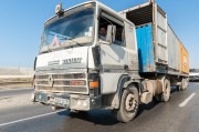 全球熱門，自由卡車游戲體驗(yàn)解析與評測，全球熱門自由卡車游戲體驗(yàn)解析與評測