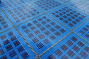 國內首臺，超大尺寸 1.2 米 x 2.4 米鈣鈦礦太陽能電池組件激光刻蝕設備發(fā)布