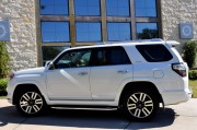 側(cè)方停車的操作技巧有哪些？這些技巧如何提高停車準(zhǔn)確性？