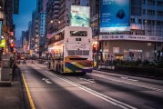 【美股】納指收跌4%創(chuàng)2022年9月以來最大跌幅，特斯拉重挫15%距高點(diǎn)已腰斬