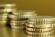 白銀期貨暫停交易的原因是什么？這種原因如何影響投資者的決策？
