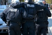 緊急警情通報，市區(qū)發(fā)生系列盜竊案，警方全力追捕嫌疑人，市區(qū)盜竊案頻發(fā)，警方全速追捕在逃嫌疑人