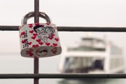 夢(mèng)到傘的寓意與解讀，夢(mèng)到傘的寓意與象征解讀