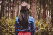 女人夢到頭發(fā)掉了好多，解析夢境與心理暗示，女人夢到頭發(fā)大量掉落的心理暗示與解析