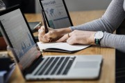 剖析在進(jìn)行數(shù)據(jù)分析時(shí)如何利用 Analytics 網(wǎng)站流量，Analytics 網(wǎng)站流量，數(shù)據(jù)驅(qū)動(dòng)的分析和優(yōu)化策略