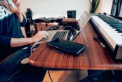 哈佛大學教授Jason Furman：人工智能不是在取代人類，而是與人類互補和合作