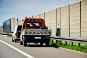 如何進行坡道定點停車以確保安全？定點停車的技巧有哪些關(guān)鍵要點？