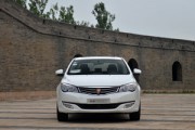 如何評價榮威款車？該車在性能和配置上表現(xiàn)如何？