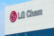新能源汽車的充電樁普及率對市場有何影響？