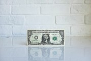 國際金融協(xié)會（IIF）：8月新興市場投資組合流入近450億美元，但隱憂已現(xiàn)