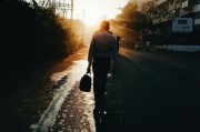 夢(mèng)中的驚險(xiǎn)之旅，一次撞車之夢(mèng)的深度解析