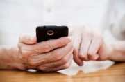 “霸總短劇”瘋狂收割銀發(fā)族，半月談：拿什么拯救嗑劇老人