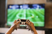 港版PS4并非沒(méi)有免費(fèi)游戲。在港版PS4上，玩家可以選擇付費(fèi)購(gòu)買(mǎi)游戲來(lái)獲得更多的功能和游戲資源。以下是港版PS4的一些免費(fèi)游戲供你選擇。，港版PS4用戶下載及免費(fèi)游戲下載