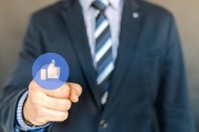 如何在Facebook上創(chuàng)建一個強(qiáng)大的個人品牌并成功推廣你的產(chǎn)品和服務(wù)？，五個步驟教你如何打造成功的個人品牌并在Facebook上推廣產(chǎn)品和服務(wù)