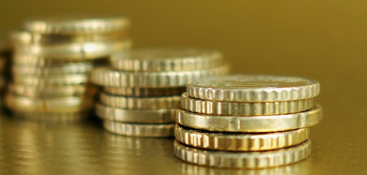白銀期貨暫停交易的原因是什么？這種原因如何影響投資者的決策？