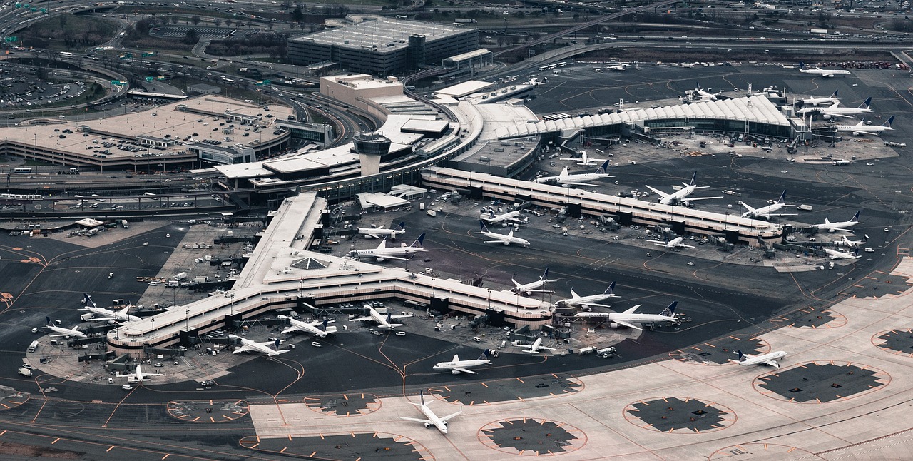 航空股集體反彈 中國國航、南方航空雙雙漲近6%