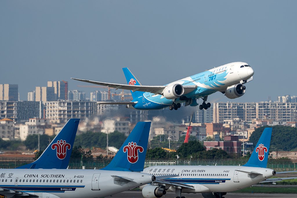 南航一波音787飛機疑似發(fā)生擦尾事故，知情人士：維修難度很大，可能會被拆解