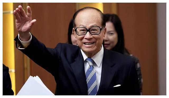 李嘉誠再開金口：未來十年，中國近50%的家庭，將面臨6大危機，早知道早準備！