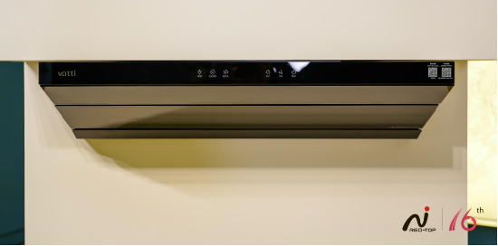 華帝大飛碟煙機(jī)斬獲紅頂獎(jiǎng)，引領(lǐng)高端廚電新趨勢(shì)
